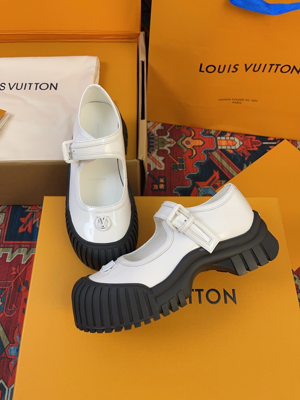 ルイヴィトン靴背面デザイン